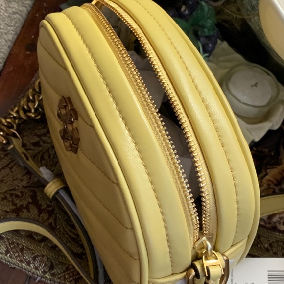 SOLD⛔️Authentic TORY BURCH Quilted leather logo zip top Crosby - Picture 5 of 16